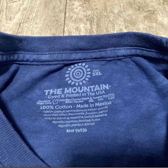 The Mountain Vintage 2001 Wolf Dog USA Flag America T-Shirt Blue Tie Dye XXXL 3X - Picture 5 of 5